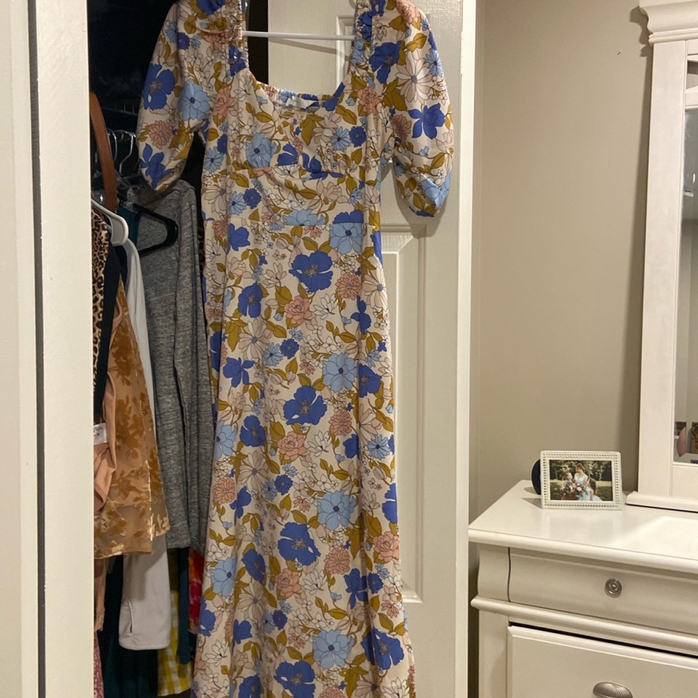 Floral dress. Cuts around ankle. Puff sleeve